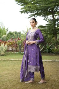 Traje Salwar Étnico Tradicional de Color Brillante de Alta Demanda para Mujer con Tela Modal y Viscosa, Ordene Ahora - Product Image 2