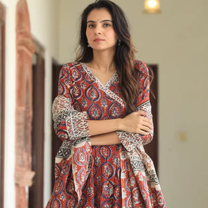 Nouvel ensemble Kurta en coton extensible imprimé floral à la main, couleur vin clair, pour les occasions spéciales, vente en gros, vêtements ethniques, exportation - Product Image 1