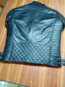 เสื้อแจ็คเก็ตหนังผู้ชายโลโก้แบรนด์ทันสมัยผ้าแคนวาสแบบกลับด้านได้ทำจากหนังแท้ที่มีความต้องการสูง - Product Image 4