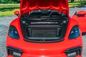2023 718 Boxster Spyder ~3 800 milles, boîte manuelle à 6 vitesses, moteur 4.0 litres Flat-6, rouge Guards - Product Image 5