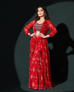 Sharara à impression numérique en Georgette de style Bollywood avec chemisier et vêtements de Western pour femmes de qualité exportée de Surat - Product Image 4