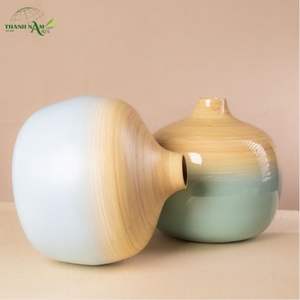 Vase de table en bambou enroulé Art Déco avec finition dégradée bicolore, décoration écologique et durable - Product Image 1