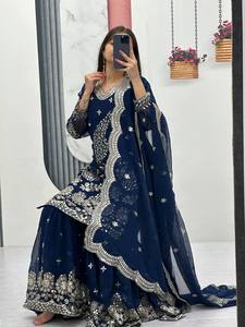 Conjunto de traje Sarara de georgette azul marino con bordados elaborados y dupatta, vestido largo de diseñador indio-pakistaní para fiesta, para mujer. - Product Image 4
