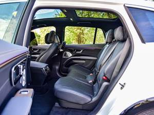 Mercedes d'occasion 2025 – Grand SUV de luxe 5 portes 5 places, véhicule électrique avec autonomie de 201-300 km et batterie de 50-70 kWh, en promotion - Product Image 4