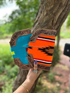 Nouvelle pochette en cuir usiné aztèque occidental élégant véritable sacs à main d'outillage marron Vintage faits à la main pochette en cuir matelassé aztèque Unique - Product Image 5