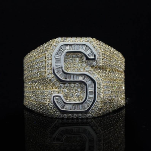 Bague de déclaration pour homme en or avec initiale S, sertie de diamants de laboratoire, style luxe pavé de diamants, bijoux hip-hop - Product Image 6