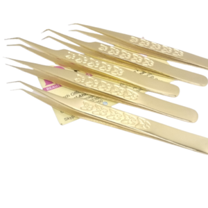 Pinzas de pestañas con mango de diseño de mariposa de 45 grados chapadas en oro Pinzas de extensión de pestañas de acero inoxidable con logotipo personalizado profesional - Product Image 1