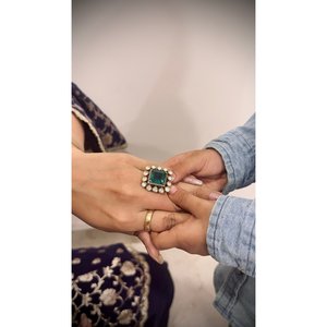 Anillo de Moissanita Emerald Empress, Elegante y Lujoso para Mujeres con Sentido de la Moda - Product Image 1