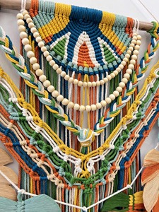 Suspension murale en macramé à motif de feuilles multicolores pour une décoration murale esthétique, art textile créatif et style d'intérieur, vente en gros en provenance d'Inde - Product Image 2
