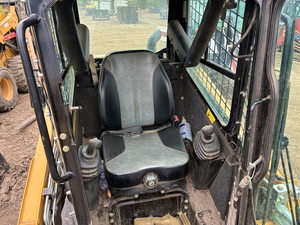 รถตักล้อยางสำหรับงานป่าไม้ ASV RT-120 ปี 2018 มือสอง ระบบ Posi-Track ขนาดกะทัดรัด Liyuan Kama เครื่องยนต์ดีเซล 75 กิโลวัตต์ บุ้งกี๋ขนาด 0.45 เมตร สีเหลือง ปั๊มมือสองรับประกัน 2 ปี - Product Image 6