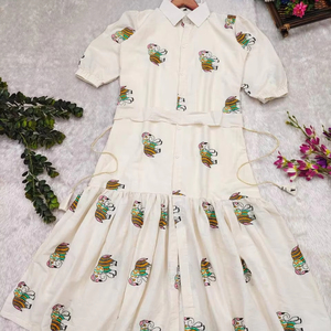 ฤดูร้อนที่สวยงามสำหรับฤดูร้อนที่กำลังจะมาถึงกับช้างที่สวยงามทั่ว - Product Image 1