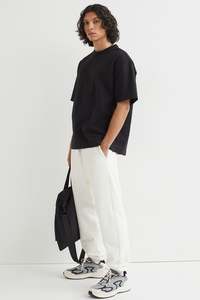 เสื้อยืดแขนสั้นใส่ได้ทั้งชายและหญิงผ้าคอตตอน100% มาใหม่พิมพ์ลายดอกไม้สีดำล้วน - Product Image 3