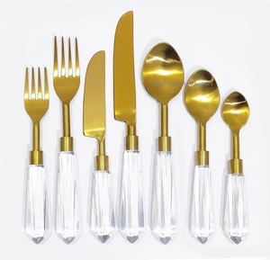 Juego de cubiertos de metal a precios atractivos con mango de acrílico transparente acabado dorado para juegos de cubiertos de vajilla de hotel y restaurante - Product Image 1