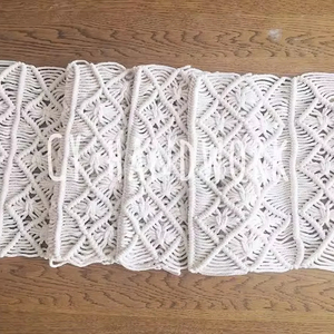 Boho macramé nappe coureur fait à la main coton décoration de la maison pour pendaison de crémaillère idée cadeau - Product Image 1