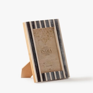 Nuevo Marco de Fotos de Resina Europeo Antiguo Hecho a Mano con Diseño Personalizado por Gani Craft Impex, Acabado Pulido para Decoración del Hogar y Regalos - Product Image 1