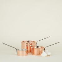 Poêle à sauce authentique en acier inoxydable utilisée par les maîtres chefs pour les recettes sensibles à la chaleur Résultats premium Préparations traditionnelles