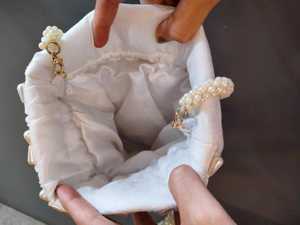 Bolso único blanco hecho a mano para mujer de último diseñador con bolso Potli con borla de perlas para bolsos de novia para mujer - Product Image 3