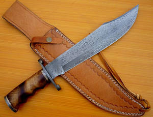 มีดโบวี่ล่าสัตว์เหล็กดามัสกัสสวยงามปรับแต่งได้ ด้ามไม้วอลนัท ทำมือ พร้อมปลอก ผู้ผลิตมีด รับผลิตตามแบบ OEM ปรับแต่งได้ - Product Image 6