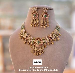 ชุดเครื่องประดับโบราณสไตล์อินเดียที่มีรูปลักษณ์และต่างหูที่ต้องมีของเจ้าสาวสำหรับงานเฉลิมฉลองและโอกาสพิเศษ - Product Image 6