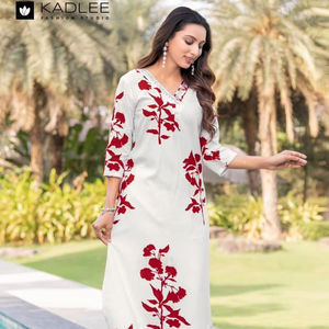 Venta al por mayor exclusivo rayón impreso Kurti con colección inferior indio y paquistaní fiesta desgaste moda a precios de descuento - Product Image 1