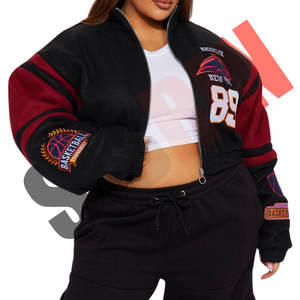 Blouson bomber court en tricot chauffant pour femme, style universitaire bordeaux, broderie, par le fabricant OEM Brooklyn Hottie - Product Image 2