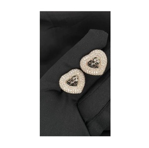 Nueva colección de pendientes de joyería de moda de oro rosa de 18 quilates en forma de corazón de cristal de diamante móvil para bodas y fiestas - Product Image 1
