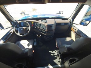 Camion tracteur Volvo VNL64T730 2015 - Conventional - Sleeper Truck, Euro 4, Transmission Automatique, Véhicule Logistique Haute Capacité - Product Image 6