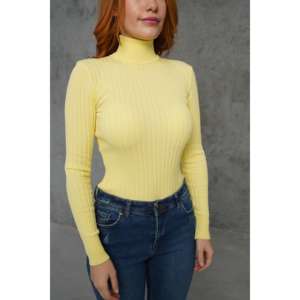 Pull en maille côtelé jaune à col roulé pour femme - Vente en gros - Product Image 4