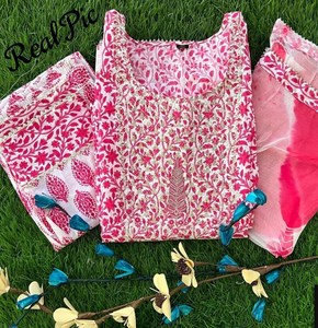 Vestidos de fiesta de tela de materia prima Vintage de algodón 100% de diseño indio de alta calidad para niñas y mujeres hermosas a precio al por mayor - Product Image 1