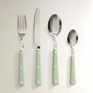 Ensemble de 4 couverts en acier inoxydable Cuillère Couteau Fourchette Passe au lave-vaisselle Utilisé dans les ustensiles de cuisine Poignées de couleur verte Couverts - Product Image 1