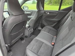 2023 X C 4 Recharge SUV AWD R18 Cuero Litio Doble Motor Cámara Trasera - Product Image 3