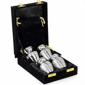 Urna de recuerdo de aluminio de diseño único para mostrar las cenizas de forma segura en casa o en un entorno de servicio conmemorativo - Product Image 2