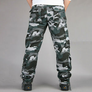 Pantalon cargo robuste pour homme avec plusieurs poches utilitaires sécurisées, genoux renforcés et tissu ripstop durable pour le travail en extérieur - Product Image 4