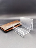 Présentoir moderne en acrylique transparent et contreplaqué pour lunettes et sacs à main avec logo gravé, facile à assembler, idéal pour les grands centres commerciaux