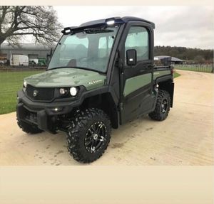 Vehículo Utilitario John Deere XUV 520 de 4 Asientos, Motor a Gasolina, Transmisión Automática, Neumáticos R16, Ruedas Verde Amarillo - Product Image 2
