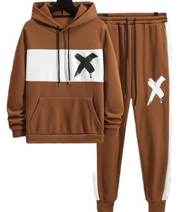 Conjunto de pantalones de chándal y Sudadera con capucha Estilo Vintage para hombre con detalles desgastados - Product Image 2