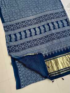 เสื้อส่าหรีผ้าไหมสำหรับผู้หญิงงานแต่งงานคอลเลกชันส่าหรีจากอินเดียปักลำดับใหม่ - Product Image 3