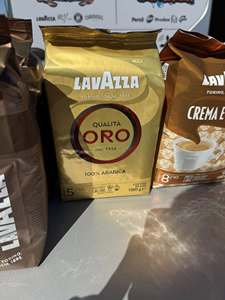 LAVAZZA คุณภาพระดับพรีเมียม โอโร่, เครมา เอ อะโรมา, ซุปเปอร์ เครมา, กราน เอสเพรสโซ, เอสเพรสโซ เครมา เอ อะโรมา – เมล็ดกาแฟ 1 กก., 250 กรัม, 500 กรัม LAVAZZA - Product Image 1