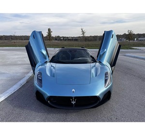 Maserati MC20 Cielo Turbo Coupé 2023, intérieur cuir foncé, boîte automatique, propulsion arrière, certifié, propre et peu utilisé - Product Image 1