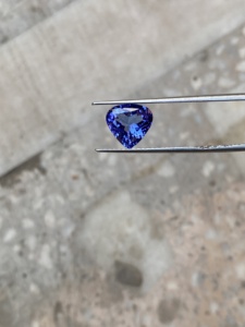 Pierre de coupe de coeur de Tanzanite de couleur supérieure naturelle attrayante certifiée avec une bonne qualité de lustre Loupe naturelle Zoisite 2.17 carats propre - Product Image 5