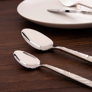 Ensemble de couverts de luxe en acier inoxydable pour la maison, les restaurants et les fêtes |   Ensemble de couverts cuillère, fourchette et couteau écologiques et modernes - Product Image 5