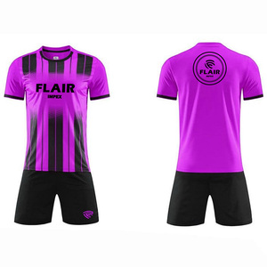 Ensembles d'uniformes de maillots de football confortables et respirants de conception personnalisée de la meilleure qualité Coupe automatisée des jeunes hommes joueurs-Service OEM - Product Image 3