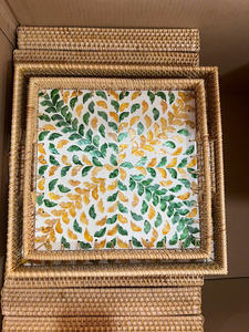 Plateau en rotin incrusté de nacre, rotin tissé à la main avec des coquillages pour servir sur table, Vietnam par 99 Gold Data - Mme Violet - Product Image 3