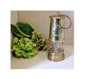 Lámpara minera de latón única iluminación artesanal perfecta para eventos rústicos bodas tradicionales y temas vintage - Product Image 6