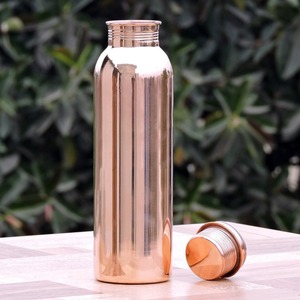 Bouteille d'eau en cuivre pur la plus vendue pour les bienfaits pour la santé ayurvédique avec finition polie pour les cadeaux d'entreprise disponibles à la vente - Product Image 4