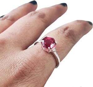 Anillo de Mujer con Rubí Natural, Piedra de Nacimiento de Julio, Anillo Apilable Delicado para Aniversario o Navidad, Joyería de Plata de Ley 925 - Product Image 1