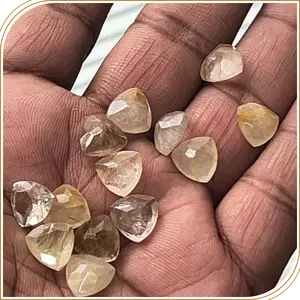 Cuarzo Rutilado Dorado Natural, Gema Suelta de 10x10mm, Corte Trillón, Color Amarillo, Pulido y Calibrado - Product Image 2