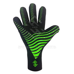 Gants de gardien de but de haute qualité et confortables avec paume en latex antidérapante, design aéré, fermeture à crochets et boucles et protection des doigts - Product Image 3