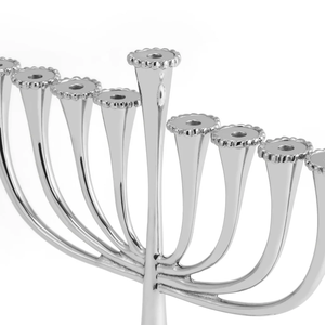 Candélabre de Hanukkah artisanal Menorah en fusion avec motif en métal sculpté pour décor Judaica moderne - Product Image 2