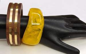 Juego de Brazaletes de Resina Tejida a Mano de Diseño Jaipur, de Lujo, Impermeables, Marrón/Verde, Personalizables, para Bodas - Product Image 3